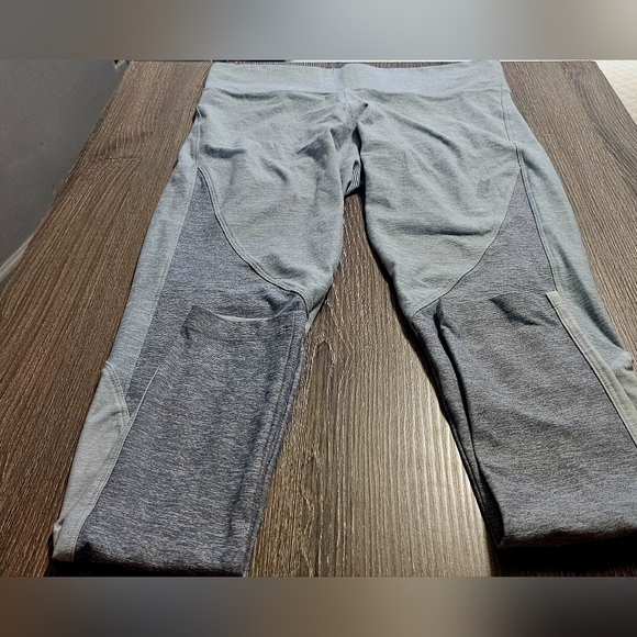 Victoria Secret PINK yoga leggings gray with Multi colored love pink logo size S - Picture 1 of 4